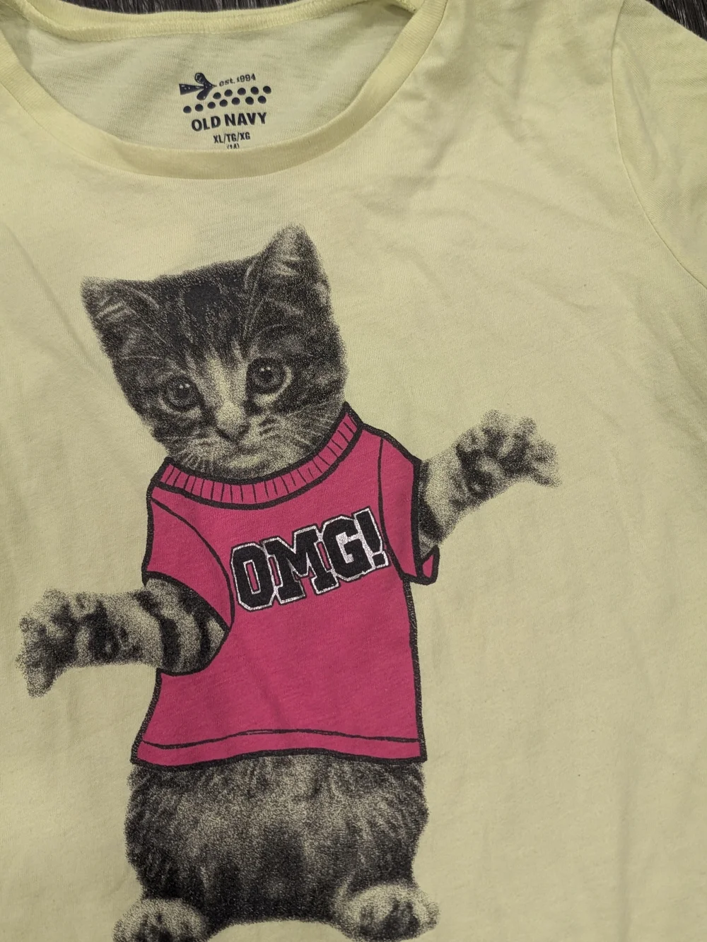 Old Navy Cat Graphic Tee in Light Yellow with Pink Print